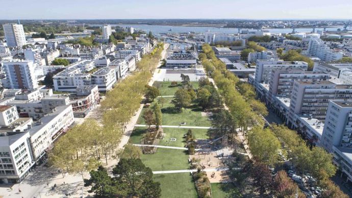 2.Catégorie « maîtres d’ouvrage publics et bailleurs sociaux, espaces publics à grande échelle », médaille d’or pour Lorient (56), place Jules-Ferry. ©K-Samborska